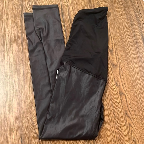 Isabel Maternity Active High Gloss Leggings - Picture 10 of 10